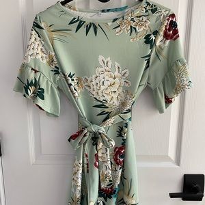 Flutter sleeve dress